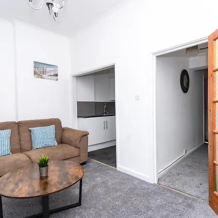 October Disc - Long - Contractors Apartamento Bristol