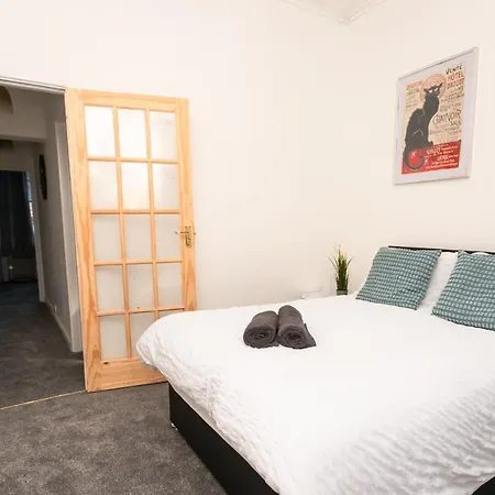 October Disc - Long - Contractors Apartamento Bristol
